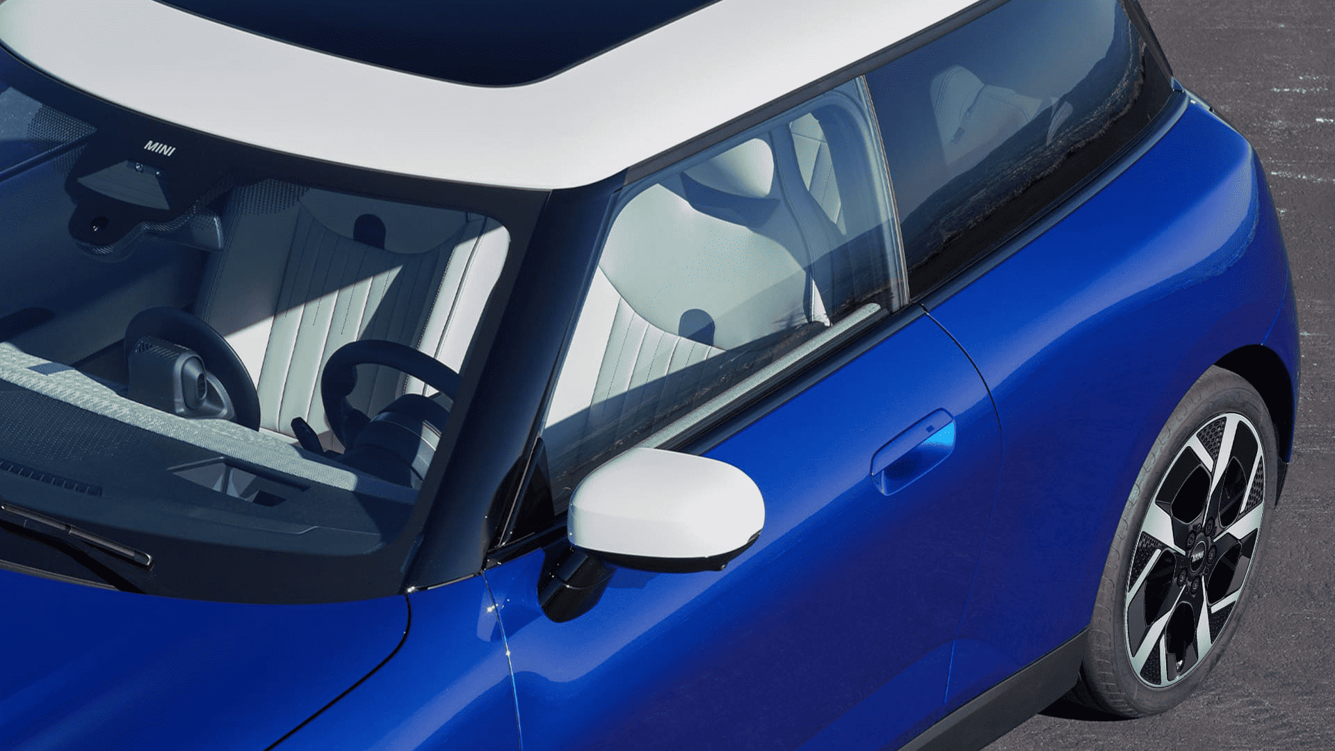 MINI totalmente elétrico - galeria exterior - detalhes do teto solar.